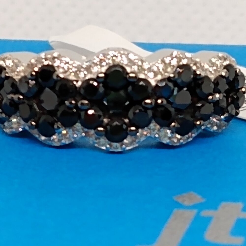 NWT, Black spinel ring size 6